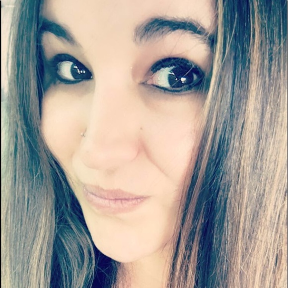 Meet your Posher, Tabitha - Picture 1 of 1